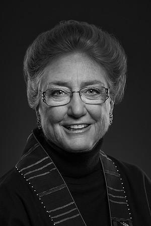 Dee Aker 8898